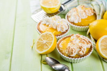 Lemon meringue mini pies