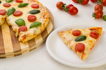 fresh pizza margherita