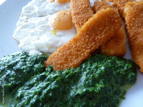 &amp;quot;Fischstäbchen, Spinat, Spiegelei&amp;quot; Stockfotos und lizenzfreie Bilder ...