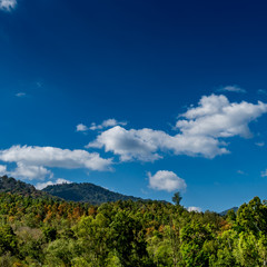 Fototapeta na wymiar Mountain with white cloud on Blue sky