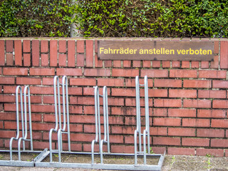 Fahrräder anstellen verboten