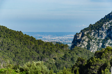 Fototapeta na wymiar Blick auf Esporles (Mallorca)