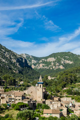 Fototapeta na wymiar Blick auf Valldemossa (Mallorca)