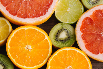 Slices fresh fruits.