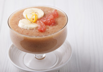 Smoothies with grapefruit, apple, banana