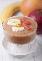 Smoothies with grapefruit, apple, banana
