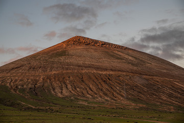 Paesaggio desertico di sabbia vulcanica nel Parco Nazionale di Timanfaya in Lanzarote - Canarie
