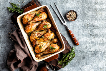Baked chicken drumsticks in the oven - 141276457