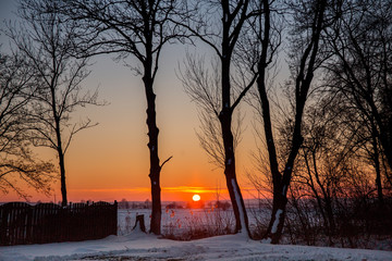 zimowy zachód słońca