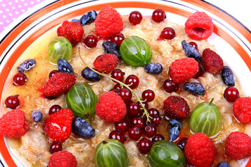 cereal with fresh berries and honey for a healthy heart useful breakfast