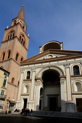 Fototapeta na wymiar Mantova; campanile e facciata della chiesa di Sant'Andrea