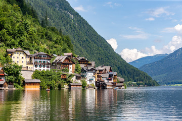 Obraz premium Hallstatt mountain village at Hallstattersee lake in the Austrian Alps in summer, Salzkammergut