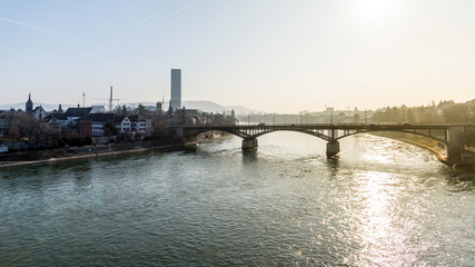 Fototapeta na wymiar Wettsteinbrücke im Gegenlicht, Basel, Schweiz