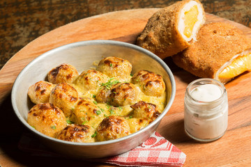 Cordon bleu with potatoes