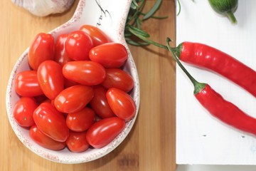 fresh vegetables and herbs, oregano, sage, chive, parsley, dill, onion, cucumber, green vegetables,  red vegetables, red pepper, pepper, garlic, cucumber, sweet corn, 