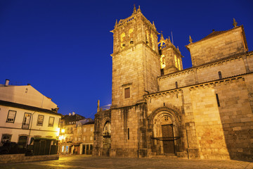 Fototapeta na wymiar Braga Cathedral at dawn