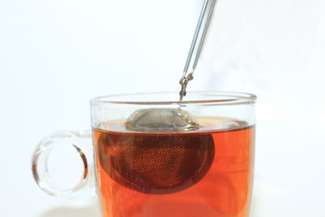 Making tea with infuser