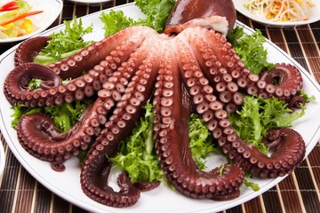 muneo sukhoe is Parboiled Octopus. octopus sashimi.