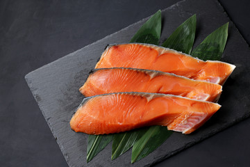 鮭の切り身　Salmon fillets