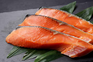 鮭の切り身　Salmon fillets