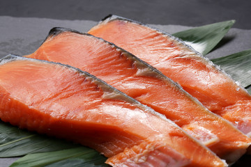 鮭の切り身　Salmon fillets