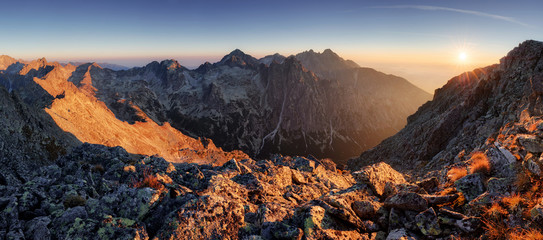 Obraz premium Mountain panorama in Tatras at sunset, Slavkosky peak