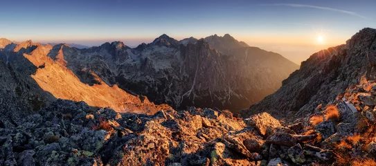 Fototapeten Bergpanorama in Tatra bei Sonnenuntergang, Slavkosky-Gipfel © TTstudio