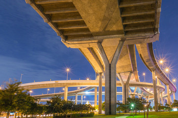 Obraz premium Bhumibol Bridge at night