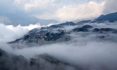 Fototapeta na wymiar Sapa in the mist (Lao Cai, Vietnam)