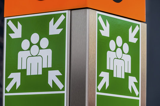 Schild Fluchtweg Sammelstelle