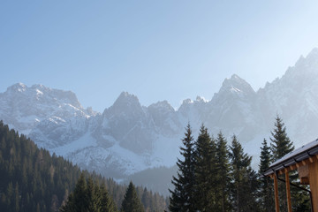 Obraz premium Huts and snowy landscapes