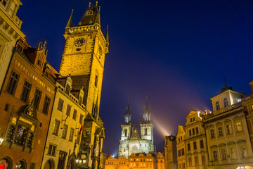 Obraz premium Church of Our Lady Before Tyn in Prague Old Town Square at night