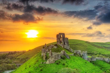 Deurstickers Kasteel Ruins of the Corfe castle at beautiful sunrise in County Dorset, UK