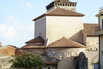 Choransicht und Details der Kathedrale Santa Maria Assunta di Policastro Bussentino