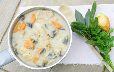 casserole de blanquette de veau,champignons et carottes,