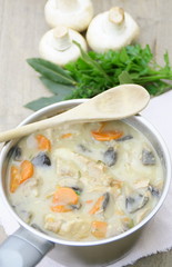 casserole de blanquette de veau,champignons et carottes,