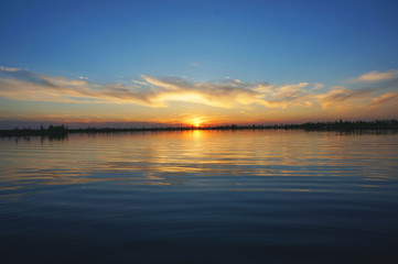 Naklejka premium Sunset on the lake