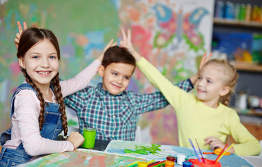 Smiling kids having fun at drawing lesson