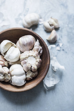 Garlic cloves in a wooden bowl 