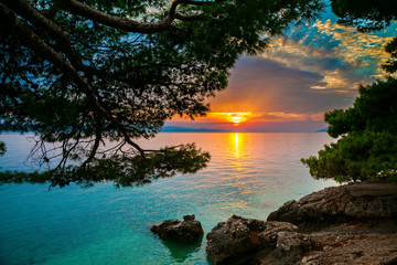 Fototapeta na wymiar sun setting over the Adriatic sea in Brela