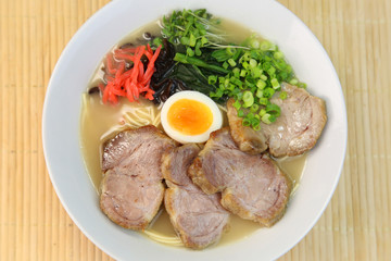 とんこつラーメン