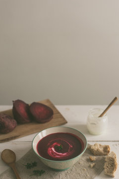 beetroot soup with bread and persil