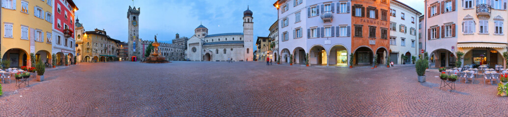 Trento, piazza del duomo a 360° - obrazy, fototapety, plakaty