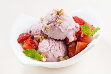 delicious strawberry ice cream in a bowl
