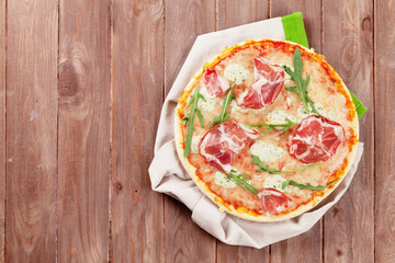 Pizza with prosciutto and mozzarella