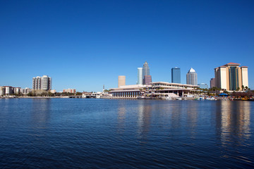 Fototapeta na wymiar View of the Tampa Convention Center and the city skyline from across the Hillsborough River. 