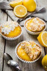 Lemon meringue mini pies