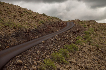 Paesaggio desertico di sabbia vulcanica nel Parco Nazionale di Timanfaya in Lanzarote - Canarie