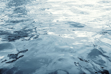 Obraz premium Water surface with ripples and sunlight reflections