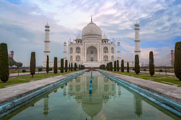 Naklejka premium Taj Mahal - white marble mausoleum built on the banks of the Yamuna river by Mughal king Shahjahan bears the heritage of Indian Mughal architecture.